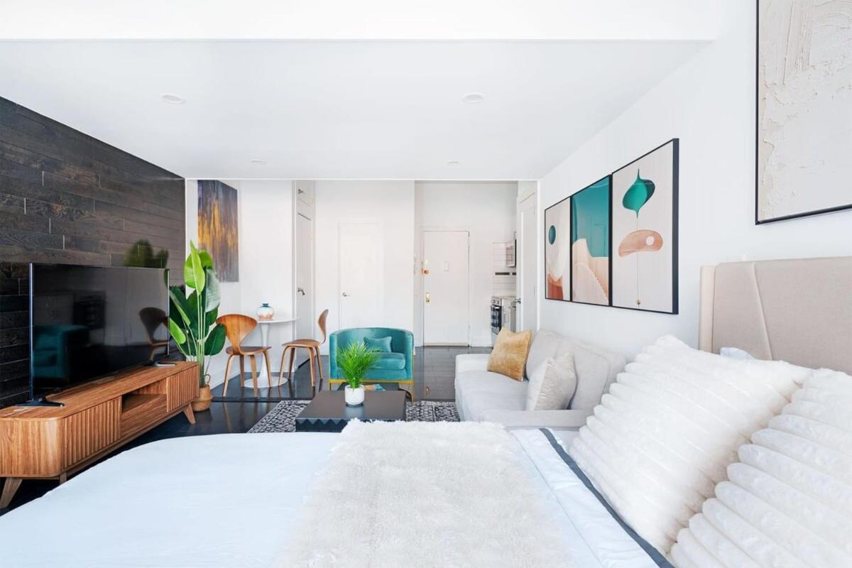 444-5C Newly Renovated Studio Midtown West W&D Apartment New York Bagian luar foto